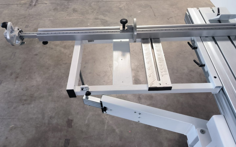 Kombinovaný dřevoobráběcí stroj pětioperace SICAR C300